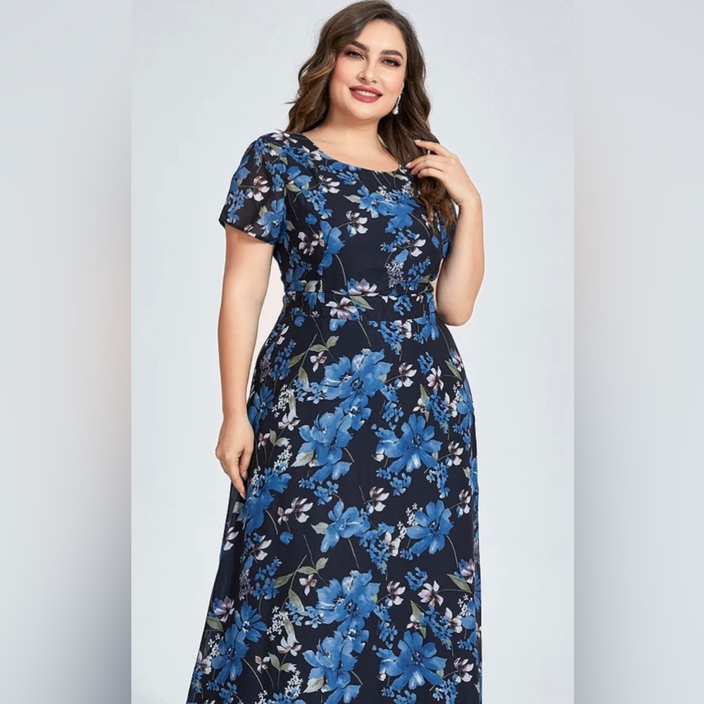 Flycurvy NWT Maxi lined Dress in a beautiful Navy colorful Print.